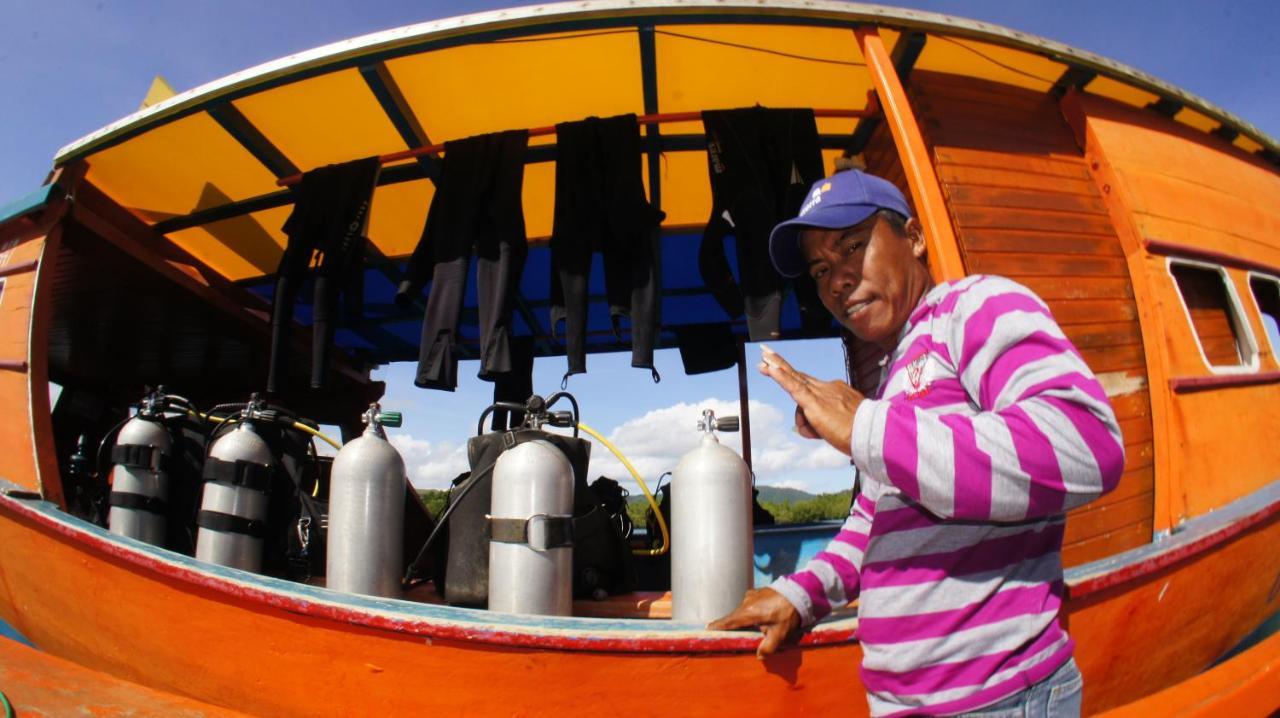 Blue Bay Divers Likupang Bangka Exteriör bild